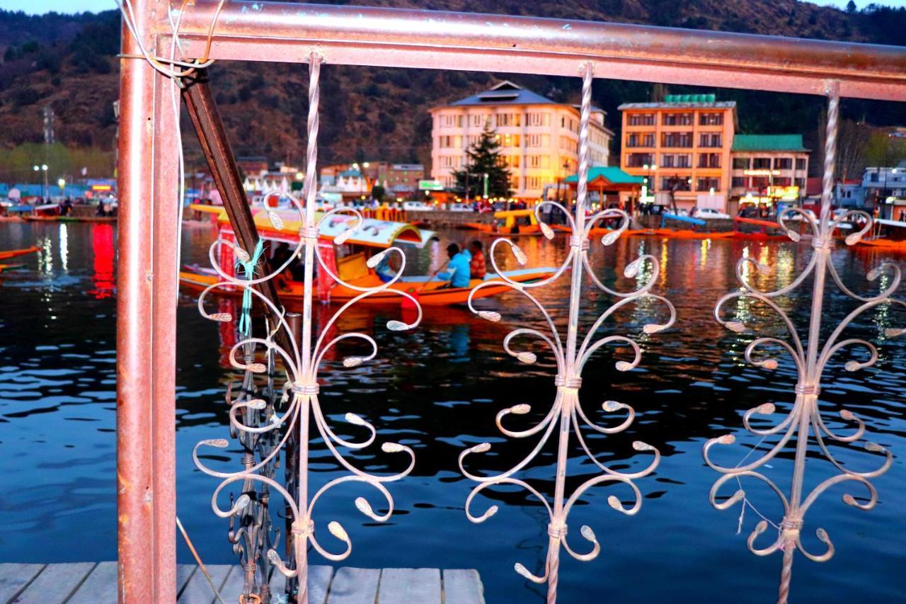 House Boat New Pala Palace Srīnagar Eksteriør bilde